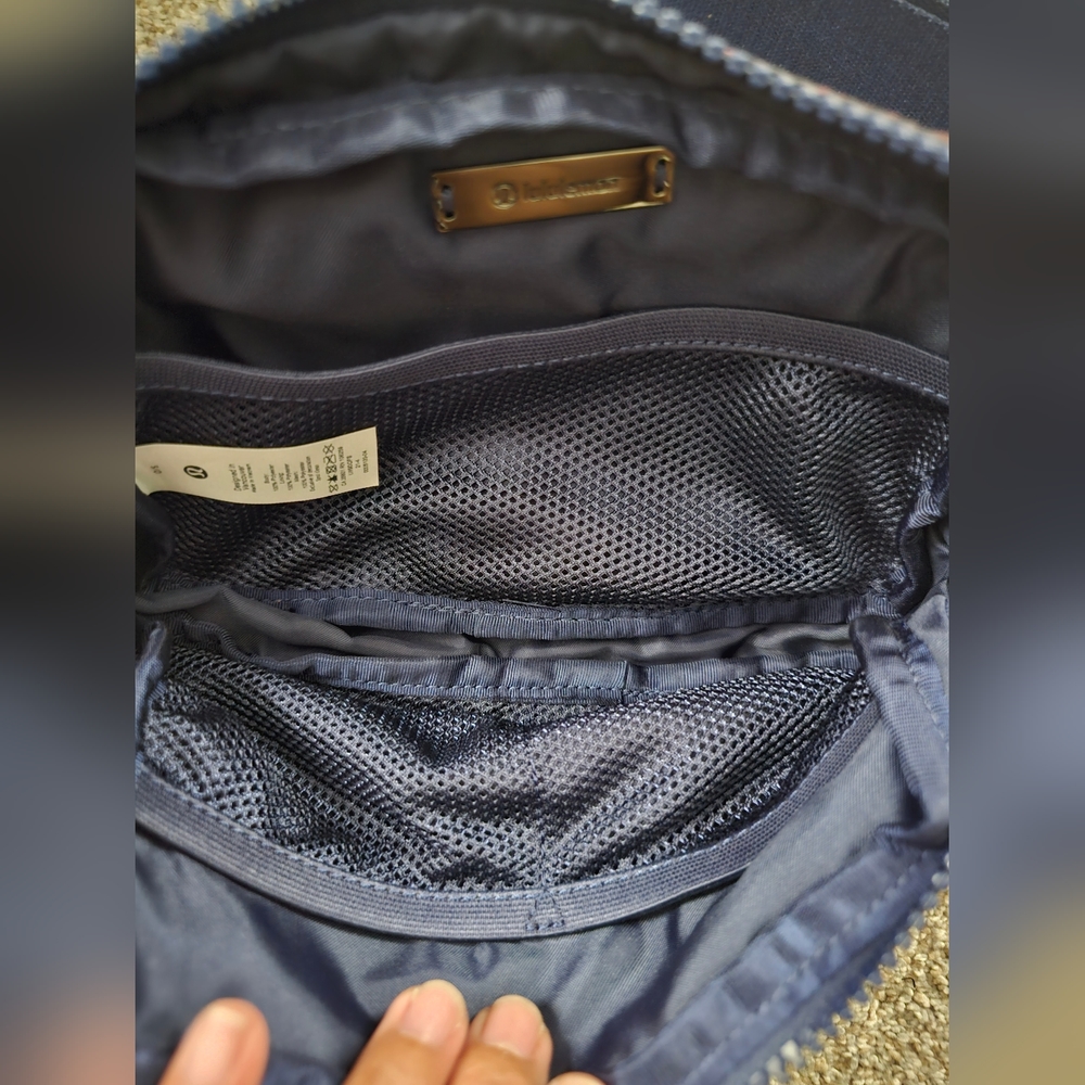 Lululemon everyday bag 1L - Picture 2 of 8